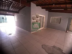 Casa com 5 Quartos para alugar, 210m² no Alto Umuarama, Uberlândia - Foto 18