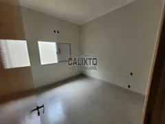 Casa com 3 Quartos à venda, 165m² no Novo Mundo, Uberlândia - Foto 4