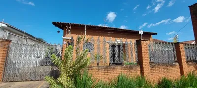 Casa com 4 Quartos para venda ou aluguel, 234m² no Vila José Bonifácio, Araraquara - Foto 1