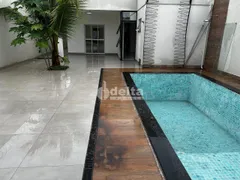 Casa com 3 Quartos à venda, 250m² no Brasil, Uberlândia - Foto 2