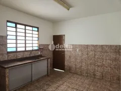 Casa com 3 Quartos à venda, 200m² no Santa Mônica, Uberlândia - Foto 12