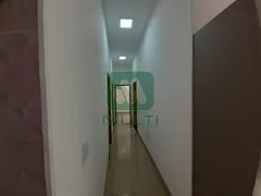 Casa com 3 Quartos para alugar, 200m² no City Uberlândia, Uberlândia - Foto 9