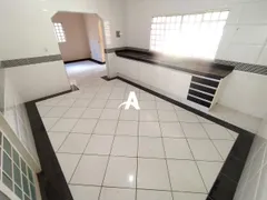 Casa com 3 Quartos à venda, 180m² no Jardim Holanda, Uberlândia - Foto 4