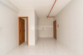 Conjunto Comercial / Sala para alugar, 34m² no Centro Histórico, Porto Alegre - Foto 9