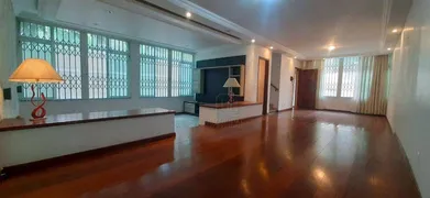 Sobrado com 3 Quartos para venda ou aluguel, 433m² - Vila Valparaiso