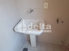 Apartamento com 3 Quartos para alugar, 96m² no Santa Mônica, Uberlândia - Foto 12