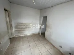Casa com 2 Quartos para alugar, 45m² no Nossa Senhora Aparecida, Uberlândia - Foto 3