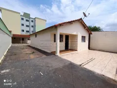 Casa Comercial com 3 Quartos para alugar, 140m² no Cidade Jardim, São Carlos - Foto 2