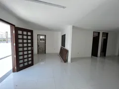 Prédio Inteiro com 8 Quartos para alugar, 300m² no Candelária, Natal - Foto 1