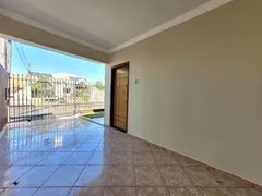Casa com 3 Quartos para alugar, 99m² no Jardim Brasil, Maringá - Foto 3