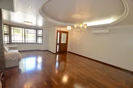 Sobrado com 3 Quartos à venda, 262m² no Jardim Itú Sabará, Porto Alegre - Foto 2