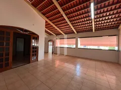 Casa com 4 Quartos para alugar, 246m² no Jardim América, Goiânia - Foto 2