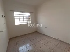 Casa com 3 Quartos para alugar, 120m² no Brasil, Uberlândia - Foto 13