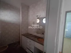 Casa com 3 Quartos para alugar, 180m² no Osvaldo Rezende, Uberlândia - Foto 20