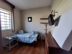 Casa com 5 Quartos à venda, 230m² no Padre Eustáquio, Belo Horizonte - Foto 2