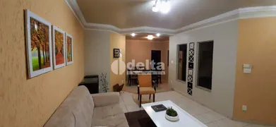 Casa com 4 Quartos à venda, 283m² no Daniel Fonseca, Uberlândia - Foto 4