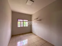 Apartamento com 3 Quartos para alugar, 80m² no Bom Jesus, Uberlândia - Foto 7