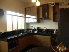 Casa com 3 Quartos à venda, 250m² no Pompéia, Belo Horizonte - Foto 4