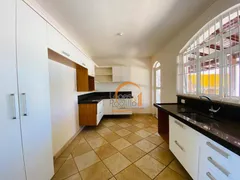 Casa com 3 Quartos para alugar, 271m² no Vila Helena, Atibaia - Foto 16