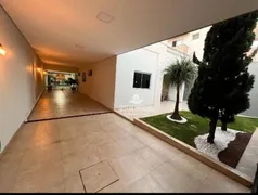 Casa com 3 Quartos à venda, 330m² no Santa Mônica, Uberlândia - Foto 2
