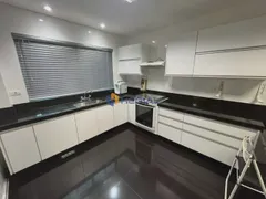 Apartamento com 4 Quartos para alugar, 236m² no Zona 01, Maringá - Foto 11