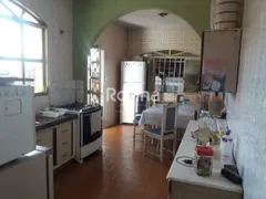 Casa com 5 Quartos para alugar, 300m² no Osvaldo Rezende, Uberlândia - Foto 3