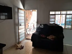 Casa com 3 Quartos à venda, 200m² no Alto Umuarama, Uberlândia - Foto 2