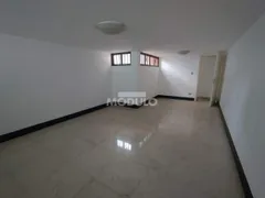 Casa com 4 Quartos para alugar, 220m² no Osvaldo Rezende, Uberlândia - Foto 2