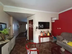 Casa com 3 Quartos à venda, 222m² no Cidade Jardim, Uberlândia - Foto 3