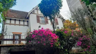 Casa com 6 Quartos à venda, 570m² no Santa Cecília, Porto Alegre - Foto 1