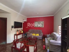 Casa com 3 Quartos à venda, 222m² no Cidade Jardim, Uberlândia - Foto 2