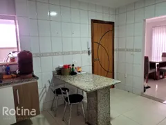 Casa com 3 Quartos à venda, 220m² no Brasil, Uberlândia - Foto 2