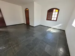 Casa com 3 Quartos à venda, 360m² no Novo Progresso, Contagem - Foto 2