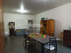 Casa com 3 Quartos à venda, 386m² no Osvaldo Rezende, Uberlândia - Foto 4