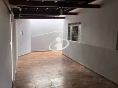 Casa com 3 Quartos para alugar, 156m² no Osvaldo Rezende, Uberlândia - Foto 3