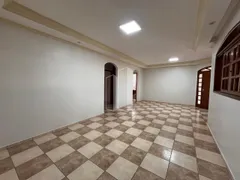 Casa com 4 Quartos para alugar, 246m² no Jardim América, Goiânia - Foto 12