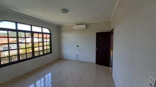 Casa com 3 Quartos à venda, 202m² no Guanabara, Joinville - Foto 12