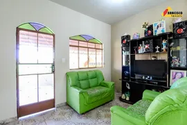 Casa com 3 Quartos à venda, 60m² no Sagrada Família, Divinópolis - Foto 2