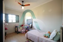 Casa com 3 Quartos à venda, 156m² no Pinheiros, Londrina - Foto 17