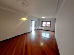 Casa com 4 Quartos à venda, 242m² no Umuarama, Uberlândia - Foto 4