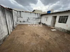 Casa com 2 Quartos para alugar, 45m² no Nossa Senhora Aparecida, Uberlândia - Foto 2