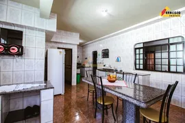 Casa com 5 Quartos à venda, 324m² no Sagrada Família, Divinópolis - Foto 3