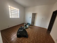 Casa com 2 Quartos para alugar, 120m² no Heliópolis, Belo Horizonte - Foto 13
