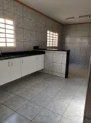 Casa com 3 Quartos à venda, 136m² no Planalto, Uberlândia - Foto 2