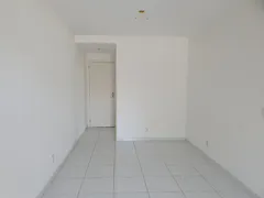 Apartamento com 2 Quartos para alugar, 67m² no Vargem Grande, Rio de Janeiro - Foto 2