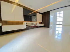 Apartamento com 3 Quartos para alugar, 220m² no Vila da Serra, Nova Lima - Foto 2