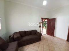 Casa com 3 Quartos à venda, 200m² no Marta Helena, Uberlândia - Foto 5