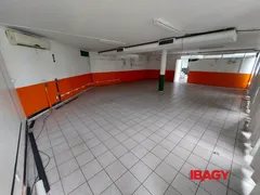 Loja / Salão / Ponto Comercial para alugar, 1002m² no Roçado, São José - Foto 33