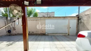 Casa com 3 Quartos à venda, 139m² no Jardim das Palmeiras, Uberlândia - Foto 2