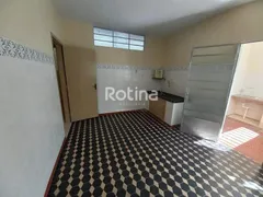 Apartamento com 3 Quartos para alugar, 103m² no Centro, Uberlândia - Foto 7